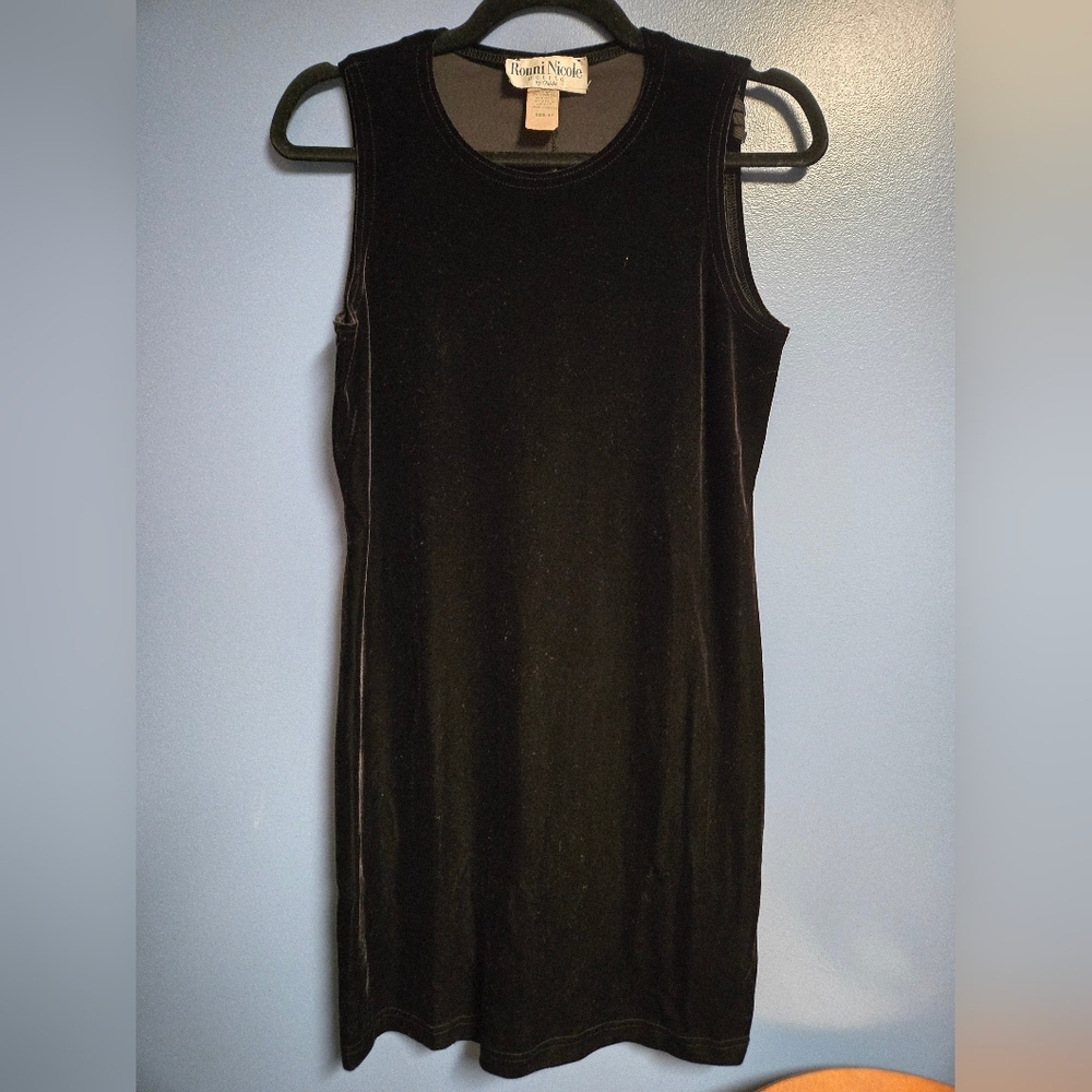 Ronnie Nicole, Velvet Black Shortsleeve.